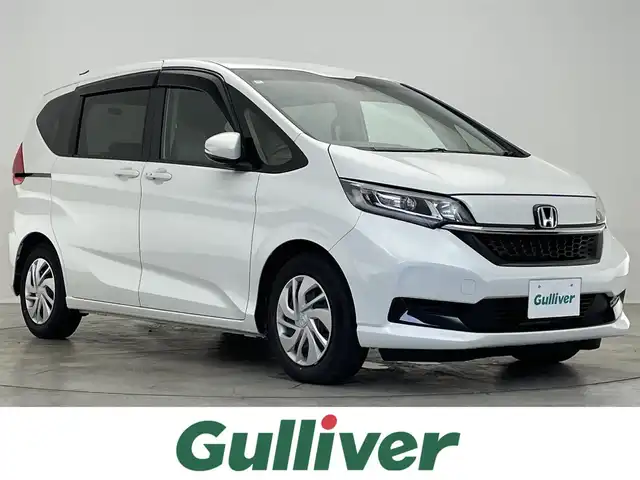 ホンダ フリード＋ G 滋賀県 2024(令6)年 1.9万km プラチナホワイトパール 純正9インチナビ/【Bluetooth/CD/DVD/フルセグTV/HDMI/Apple CarPlay】/バックカメラ/衝突軽減ブレーキ/追従クルーズコントロール/レーンキープアシスト/両側パワースライドドア/LEDヘッドライト/オートライト/D/Nシートヒーター/前後ドライブレコーダー/ビルトインETC/ドアバイザー/後席サンシェード/純正フロアマット/プッシュスタート/スマートキー/ステアリングリモコン