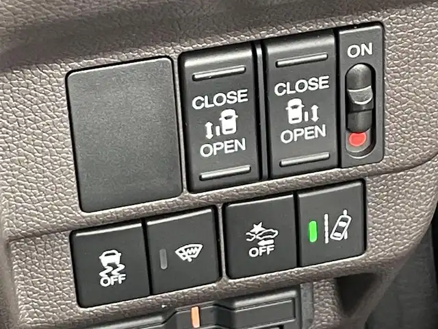 ホンダ フリード＋ G 滋賀県 2024(令6)年 1.9万km プラチナホワイトパール 純正9インチナビ/【Bluetooth/CD/DVD/フルセグTV/HDMI/Apple CarPlay】/バックカメラ/衝突軽減ブレーキ/追従クルーズコントロール/レーンキープアシスト/両側パワースライドドア/LEDヘッドライト/オートライト/D/Nシートヒーター/前後ドライブレコーダー/ビルトインETC/ドアバイザー/後席サンシェード/純正フロアマット/プッシュスタート/スマートキー/ステアリングリモコン