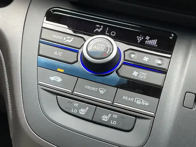 ホンダ フリード＋ G 滋賀県 2024(令6)年 1.9万km プラチナホワイトパール 純正9インチナビ/【Bluetooth/CD/DVD/フルセグTV/HDMI/Apple CarPlay】/バックカメラ/衝突軽減ブレーキ/追従クルーズコントロール/レーンキープアシスト/両側パワースライドドア/LEDヘッドライト/オートライト/D/Nシートヒーター/前後ドライブレコーダー/ビルトインETC/ドアバイザー/後席サンシェード/純正フロアマット/プッシュスタート/スマートキー/ステアリングリモコン