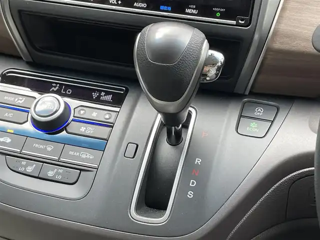 ホンダ フリード＋ G 滋賀県 2024(令6)年 1.9万km プラチナホワイトパール 純正9インチナビ/【Bluetooth/CD/DVD/フルセグTV/HDMI/Apple CarPlay】/バックカメラ/衝突軽減ブレーキ/追従クルーズコントロール/レーンキープアシスト/両側パワースライドドア/LEDヘッドライト/オートライト/D/Nシートヒーター/前後ドライブレコーダー/ビルトインETC/ドアバイザー/後席サンシェード/純正フロアマット/プッシュスタート/スマートキー/ステアリングリモコン