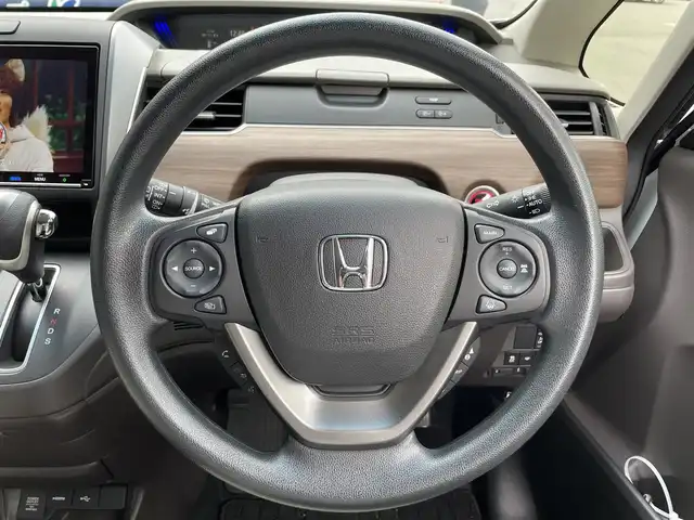 ホンダ フリード＋ G 滋賀県 2024(令6)年 1.9万km プラチナホワイトパール 純正9インチナビ/【Bluetooth/CD/DVD/フルセグTV/HDMI/Apple CarPlay】/バックカメラ/衝突軽減ブレーキ/追従クルーズコントロール/レーンキープアシスト/両側パワースライドドア/LEDヘッドライト/オートライト/D/Nシートヒーター/前後ドライブレコーダー/ビルトインETC/ドアバイザー/後席サンシェード/純正フロアマット/プッシュスタート/スマートキー/ステアリングリモコン