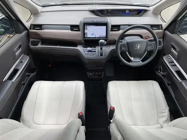 ホンダ フリード＋ G 滋賀県 2024(令6)年 1.9万km プラチナホワイトパール 純正9インチナビ/【Bluetooth/CD/DVD/フルセグTV/HDMI/Apple CarPlay】/バックカメラ/衝突軽減ブレーキ/追従クルーズコントロール/レーンキープアシスト/両側パワースライドドア/LEDヘッドライト/オートライト/D/Nシートヒーター/前後ドライブレコーダー/ビルトインETC/ドアバイザー/後席サンシェード/純正フロアマット/プッシュスタート/スマートキー/ステアリングリモコン