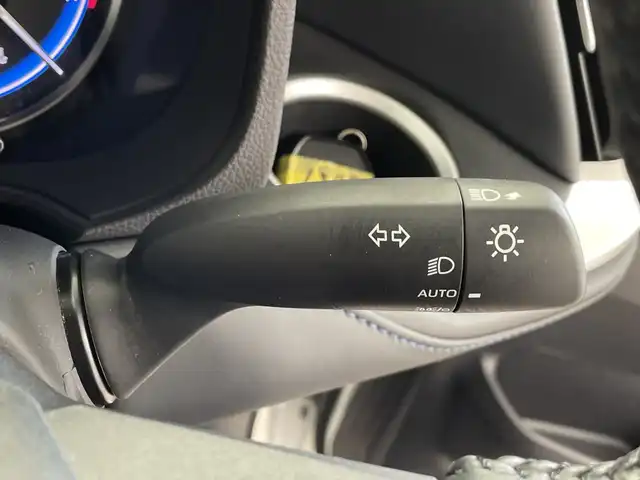トヨタ ヴォクシー ハイブリッド S－Z 鹿児島県 2022(令4)年 3.6万km ホワイトパールクリスタルシャイン 純正10.5インチナビ/(BT/CD/DVD/AM/FM/フルセグTV/HDMI)/純正14インチフリップダウンモニター/トヨタセーフティセンス/・レーダークルーズコントロール/・プリクラッシュセーフティ/・レーンディパーチャアラート/・先行車お知らせ機能/・誤発進抑制機能/・オートマチックハイビーム/・標識認識機能/バックカメラ/ブラインドスポットモニター/前後ドライブレコーダー/両側パワースライドドア/前後コーナーセンサー/モデリスタフルエアロ/ウォークスルー/ハーフレザーシート/前席シートヒーター/純正フロアマット/純正17インチアルミホイール/保証書/取扱説明書