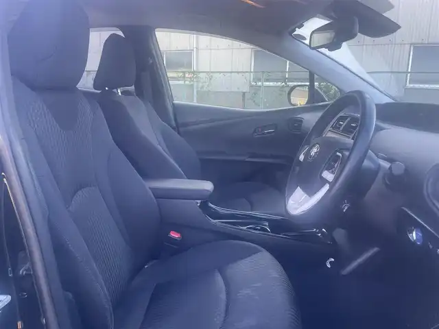 トヨタ プリウス Sセーフティプラス 福岡県 2018(平30)年 3.4万km アティチュードブラックマイカ