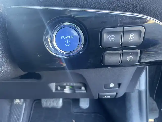 トヨタ プリウス Sセーフティプラス 福岡県 2018(平30)年 3.4万km アティチュードブラックマイカ