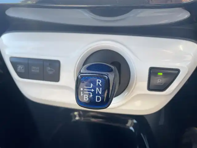 トヨタ プリウス Sセーフティプラス 福岡県 2018(平30)年 3.4万km アティチュードブラックマイカ