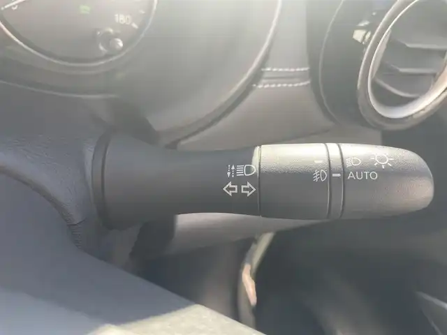 日産 キックス X 熊本県 2021(令3)年 4.3万km ブリリアントホワイトパール/ピュアブラック 2トーン 純正ナビ/・AM/FM/CD/DVD/BT/USB/・アラウンドビューモニター/・フルセグTV/プロパイロット/エマージェンシーブレーキ/側方支援/ふらつき警報/オートマチックハイビーム/IMPULエアロ/リアスポイラー/ドライブレコーダー/ハーフレザーシート/前席シートヒーター/ルーフレール/ETC/デジタルインナーミラー/革巻きステアリング/ステアリングスイッチ/ステアリングヒーター/電動パーキングブレーキ/オートホールドブレーキ/LEDヘッドライト/純正フロアマット/社外アルミホイール/ドアバイザー