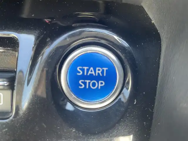 日産 キックス X 熊本県 2021(令3)年 4.3万km ブリリアントホワイトパール/ピュアブラック 2トーン 純正ナビ/・AM/FM/CD/DVD/BT/USB/・アラウンドビューモニター/・フルセグTV/プロパイロット/エマージェンシーブレーキ/側方支援/ふらつき警報/オートマチックハイビーム/IMPULエアロ/リアスポイラー/ドライブレコーダー/ハーフレザーシート/前席シートヒーター/ルーフレール/ETC/デジタルインナーミラー/革巻きステアリング/ステアリングスイッチ/ステアリングヒーター/電動パーキングブレーキ/オートホールドブレーキ/LEDヘッドライト/純正フロアマット/社外アルミホイール/ドアバイザー