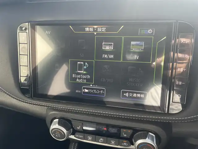 日産 キックス X 熊本県 2021(令3)年 4.3万km ブリリアントホワイトパール/ピュアブラック 2トーン 純正ナビ/・AM/FM/CD/DVD/BT/USB/・アラウンドビューモニター/・フルセグTV/プロパイロット/エマージェンシーブレーキ/側方支援/ふらつき警報/オートマチックハイビーム/IMPULエアロ/リアスポイラー/ドライブレコーダー/ハーフレザーシート/前席シートヒーター/ルーフレール/ETC/デジタルインナーミラー/革巻きステアリング/ステアリングスイッチ/ステアリングヒーター/電動パーキングブレーキ/オートホールドブレーキ/LEDヘッドライト/純正フロアマット/社外アルミホイール/ドアバイザー