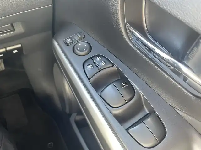 日産 キックス X 熊本県 2021(令3)年 4.3万km ブリリアントホワイトパール/ピュアブラック 2トーン 純正ナビ/・AM/FM/CD/DVD/BT/USB/・アラウンドビューモニター/・フルセグTV/プロパイロット/エマージェンシーブレーキ/側方支援/ふらつき警報/オートマチックハイビーム/IMPULエアロ/リアスポイラー/ドライブレコーダー/ハーフレザーシート/前席シートヒーター/ルーフレール/ETC/デジタルインナーミラー/革巻きステアリング/ステアリングスイッチ/ステアリングヒーター/電動パーキングブレーキ/オートホールドブレーキ/LEDヘッドライト/純正フロアマット/社外アルミホイール/ドアバイザー