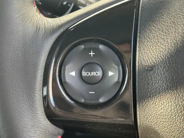 ホンダ Ｎ ＢＯＸ カスタム SSパッケージ 熊本県 2014(平26)年 6.4万km プレミアムホワイトパール 純正ナビ/・AM/FM/CD/DVD/BT/USB/・ワンセグTV/・バックカメラ/衝突軽減ブレーキ/横滑り防止装置/オートライト/HIDヘッドライト/フォグランプ/前席シートヒーター/革巻きステアリング/ステアリングスイッチ/両側電動スライドドア/純正フロアマット/純正アルミホイール/ドアバイザー/電動格納ミラー/ウインカーミラー/プッシュススタート