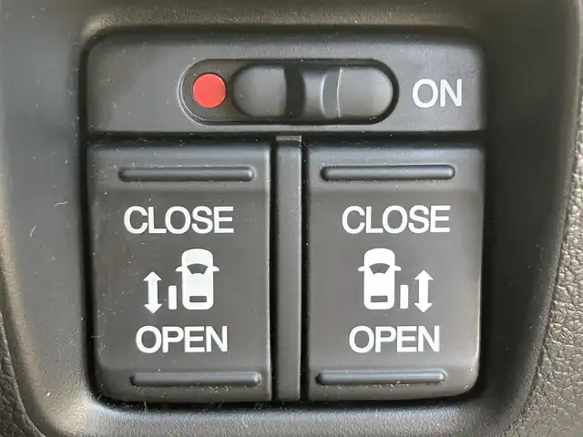 ホンダ Ｎ ＢＯＸ カスタム SSパッケージ 熊本県 2014(平26)年 6.4万km プレミアムホワイトパール 純正ナビ/・AM/FM/CD/DVD/BT/USB/・ワンセグTV/・バックカメラ/衝突軽減ブレーキ/横滑り防止装置/オートライト/HIDヘッドライト/フォグランプ/前席シートヒーター/革巻きステアリング/ステアリングスイッチ/両側電動スライドドア/純正フロアマット/純正アルミホイール/ドアバイザー/電動格納ミラー/ウインカーミラー/プッシュススタート