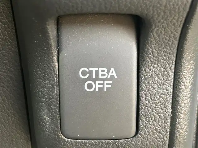 ホンダ Ｎ ＢＯＸ カスタム SSパッケージ 熊本県 2014(平26)年 6.4万km プレミアムホワイトパール 純正ナビ/・AM/FM/CD/DVD/BT/USB/・ワンセグTV/・バックカメラ/衝突軽減ブレーキ/横滑り防止装置/オートライト/HIDヘッドライト/フォグランプ/前席シートヒーター/革巻きステアリング/ステアリングスイッチ/両側電動スライドドア/純正フロアマット/純正アルミホイール/ドアバイザー/電動格納ミラー/ウインカーミラー/プッシュススタート