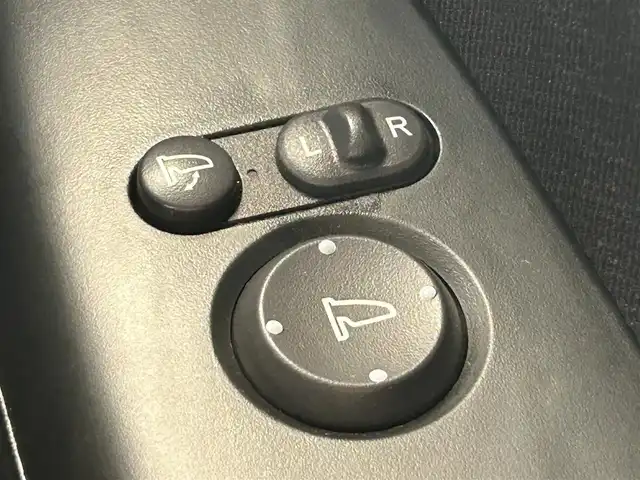 ホンダ Ｎ ＢＯＸ カスタム SSパッケージ 熊本県 2014(平26)年 6.4万km プレミアムホワイトパール 純正ナビ/・AM/FM/CD/DVD/BT/USB/・ワンセグTV/・バックカメラ/衝突軽減ブレーキ/横滑り防止装置/オートライト/HIDヘッドライト/フォグランプ/前席シートヒーター/革巻きステアリング/ステアリングスイッチ/両側電動スライドドア/純正フロアマット/純正アルミホイール/ドアバイザー/電動格納ミラー/ウインカーミラー/プッシュススタート