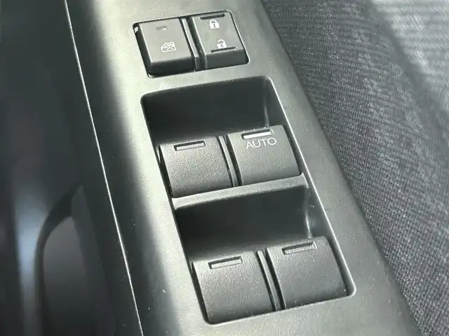 ホンダ Ｎ ＢＯＸ カスタム SSパッケージ 熊本県 2014(平26)年 6.4万km プレミアムホワイトパール 純正ナビ/・AM/FM/CD/DVD/BT/USB/・ワンセグTV/・バックカメラ/衝突軽減ブレーキ/横滑り防止装置/オートライト/HIDヘッドライト/フォグランプ/前席シートヒーター/革巻きステアリング/ステアリングスイッチ/両側電動スライドドア/純正フロアマット/純正アルミホイール/ドアバイザー/電動格納ミラー/ウインカーミラー/プッシュススタート