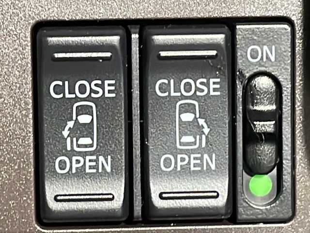 トヨタ タンク G S 広島県 2018(平30)年 2.6万km マゼンタベリーマイカM パノラミックビューモニター/両側パワースライドドア/社外ナビ（Bluetooth/フルセグTV）/衝突軽減ブレーキ/車線逸脱警報/誤発進抑制機能/リヤコーナーセンサー/クルーズコントロール/LEDヘッドランプ/オートライト/ETC/スマートキー