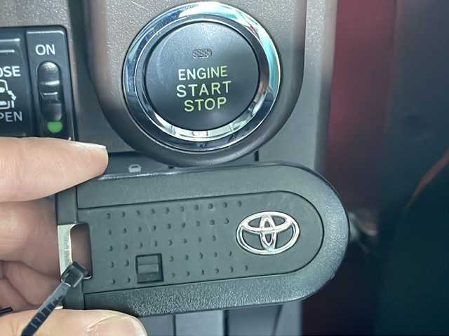 トヨタ タンク G S 広島県 2018(平30)年 2.6万km マゼンタベリーマイカM パノラミックビューモニター/両側パワースライドドア/社外ナビ（Bluetooth/フルセグTV）/衝突軽減ブレーキ/車線逸脱警報/誤発進抑制機能/リヤコーナーセンサー/クルーズコントロール/LEDヘッドランプ/オートライト/ETC/スマートキー