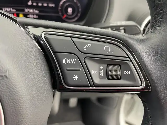 アウディ Ｑ２ ハッシュタグ ブラックスタイリング 福井県 2019(令1)年 2.8万km 白 純正ナビ/CD DVD BT SD USB バックカメラ/アダプティブクルーズコントロール/ビルトインETC2.0/前席シートヒーター/電動パーキングブレーキ/電動リアゲート/MTモード付きAT/オートライト/純正前後ドラレコ/スペアキー