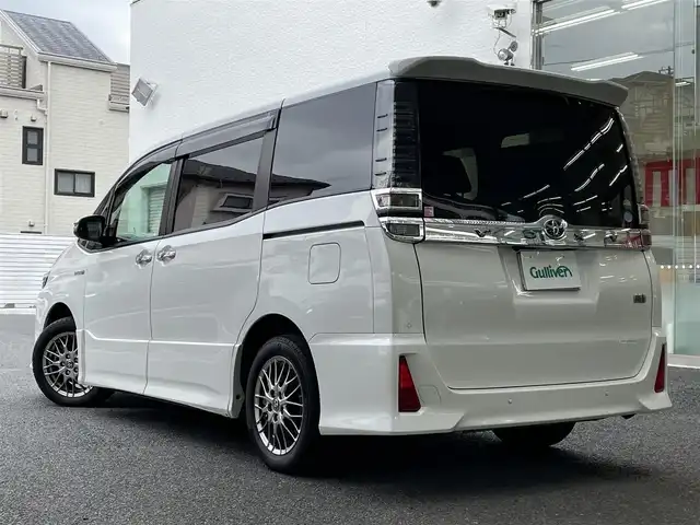 トヨタ ヴォクシー ハイブリッド ZS 煌Ⅱ 神奈川県 2019(平31)年 2.5万km ホワイトパールクリスタルシャイン 登録時走行距離24427km/ワンオーナー/純正HDDナビ/　【CD/フルセグTV】/バックカメラ/クルーズコントロール(追従走行なし)/衝突被害軽減ブレーキ/横滑り防止/両側パワースライドドア/シートヒーター/コーナーセンサー/ビルトインETC/オートライト/純正LEDライト/フォグランプ/スマートキー/プッシュスタート/純正アルミホイール 16インチ/ドアバイザー/ウインカーミラー/純正フロアマット/リアプライバシーガラス/スペアキー×1【スマートキー】/新車時整備手帳（保証書）/取扱説明書