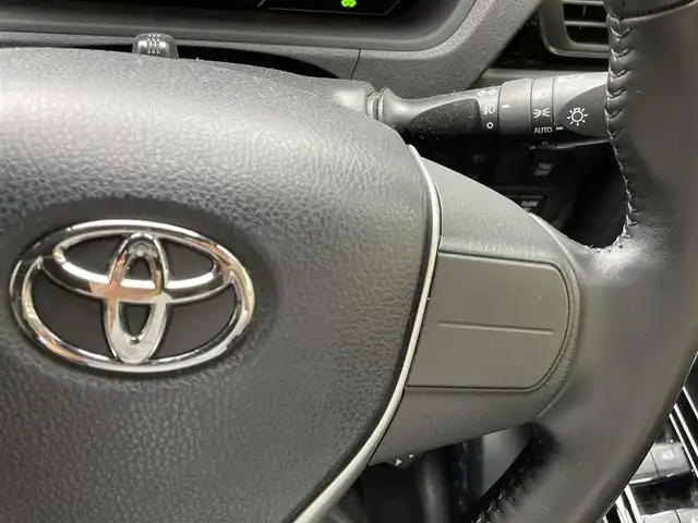 トヨタ ヴォクシー ハイブリッド ZS 煌Ⅱ 神奈川県 2019(平31)年 2.5万km ホワイトパールクリスタルシャイン 登録時走行距離24427km/ワンオーナー/純正HDDナビ/　【CD/フルセグTV】/バックカメラ/クルーズコントロール(追従走行なし)/衝突被害軽減ブレーキ/横滑り防止/両側パワースライドドア/シートヒーター/コーナーセンサー/ビルトインETC/オートライト/純正LEDライト/フォグランプ/スマートキー/プッシュスタート/純正アルミホイール 16インチ/ドアバイザー/ウインカーミラー/純正フロアマット/リアプライバシーガラス/スペアキー×1【スマートキー】/新車時整備手帳（保証書）/取扱説明書