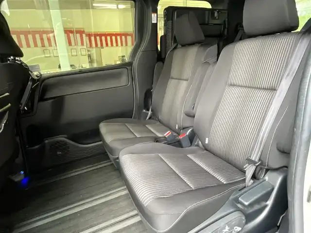 トヨタ ヴォクシー ハイブリッド ZS 煌Ⅱ 神奈川県 2019(平31)年 2.5万km ホワイトパールクリスタルシャイン 登録時走行距離24427km/ワンオーナー/純正HDDナビ/　【CD/フルセグTV】/バックカメラ/クルーズコントロール(追従走行なし)/衝突被害軽減ブレーキ/横滑り防止/両側パワースライドドア/シートヒーター/コーナーセンサー/ビルトインETC/オートライト/純正LEDライト/フォグランプ/スマートキー/プッシュスタート/純正アルミホイール 16インチ/ドアバイザー/ウインカーミラー/純正フロアマット/リアプライバシーガラス/スペアキー×1【スマートキー】/新車時整備手帳（保証書）/取扱説明書