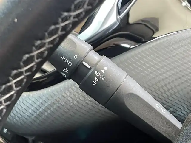 プジョー ２０８ アリュール シエロPKG 岩手県 2017(平29)年 7.4万km 白 ターボ/ガラスルーフ/アクティブシティブレーキ/スピードリミッター/クルーズコントロール/スタート＆ストップシステム/横滑り防止装置/コーナーセンサー/左右独立調整オートエアコン/純正ナビ/フルセグTV/バックカメラ/ETC/ヘッドライトレベライザー/フロント・リヤフォグランプ/純正16インチアルミホイール
