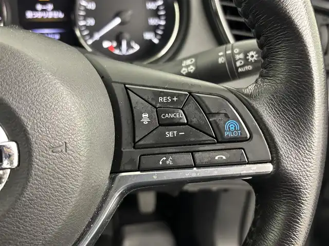 日産 エクストレイル 20Xi 埼玉県 2018(平30)年 5.3万km ブリリアントホワイトパール 4WD/プロパイロット/純正ナビ/MM317D-W/　（SDない為動作確認未）/インテリジェントルームミラー/エマージェンシーブレーキ/電動リアゲート/ダウンヒルコントロール/ルーフレール/革巻きスタリング/ドライブレコーダー/ビルドインETC2.0