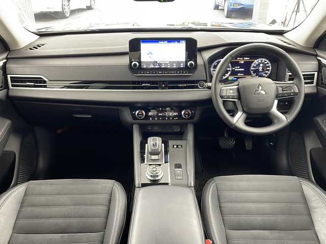 三菱 アウトランダー ＰＨＥＶ G 兵庫県 2022(令4)年 2.9万km アメジストブラック ・ワンオーナー/・純正ナビ&BT&USB&AppleCarPlay/・アラウンドビューカメラ/・レーンキープ/・レーダークルーズコントロール/・サンルーフ/・衝突軽減ブレーキ/・ブラインドスポットモニター/・レーンキープアシスト/・フロントワイパーデアイサー/・ハーフレザー/・シートヒーター/・ステアリングヒーター/・ダウンヒルアシストコントロール/・パワーバックドア/・純正ETC2.0/・パドルシフト/・電動パーキングブレーキ/・ブレーキホールド/・純正20インチアルミホイール/・純正フロアマット/・AC100V電源1500W/・革巻きステアリング/・サイドアンダーガーニッシュ/・防眩ミラー