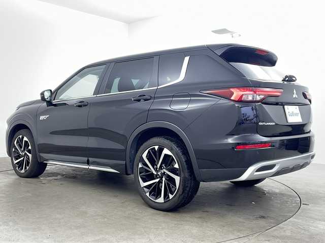 三菱 アウトランダー ＰＨＥＶ G 兵庫県 2022(令4)年 2.9万km アメジストブラック ・ワンオーナー/・純正ナビ&BT&USB&AppleCarPlay/・アラウンドビューカメラ/・レーンキープ/・レーダークルーズコントロール/・サンルーフ/・衝突軽減ブレーキ/・ブラインドスポットモニター/・レーンキープアシスト/・フロントワイパーデアイサー/・ハーフレザー/・シートヒーター/・ステアリングヒーター/・ダウンヒルアシストコントロール/・パワーバックドア/・純正ETC2.0/・パドルシフト/・電動パーキングブレーキ/・ブレーキホールド/・純正20インチアルミホイール/・純正フロアマット/・AC100V電源1500W/・革巻きステアリング/・サイドアンダーガーニッシュ/・防眩ミラー