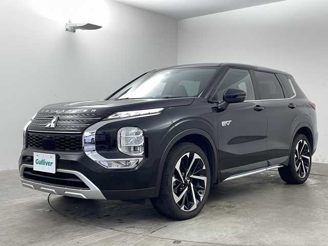三菱 アウトランダー ＰＨＥＶ G 兵庫県 2022(令4)年 2.9万km アメジストブラック ・ワンオーナー/・純正ナビ&BT&USB&AppleCarPlay/・アラウンドビューカメラ/・レーンキープ/・レーダークルーズコントロール/・サンルーフ/・衝突軽減ブレーキ/・ブラインドスポットモニター/・レーンキープアシスト/・フロントワイパーデアイサー/・ハーフレザー/・シートヒーター/・ステアリングヒーター/・ダウンヒルアシストコントロール/・パワーバックドア/・純正ETC2.0/・パドルシフト/・電動パーキングブレーキ/・ブレーキホールド/・純正20インチアルミホイール/・純正フロアマット/・AC100V電源1500W/・革巻きステアリング/・サイドアンダーガーニッシュ/・防眩ミラー