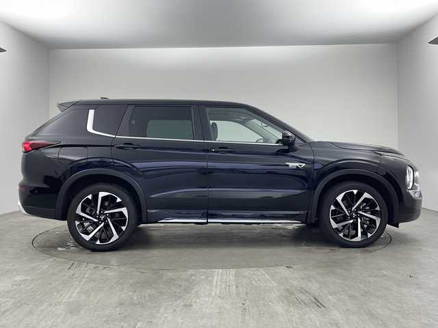 三菱 アウトランダー ＰＨＥＶ G 兵庫県 2022(令4)年 2.9万km アメジストブラック ・ワンオーナー/・純正ナビ&BT&USB&AppleCarPlay/・アラウンドビューカメラ/・レーンキープ/・レーダークルーズコントロール/・サンルーフ/・衝突軽減ブレーキ/・ブラインドスポットモニター/・レーンキープアシスト/・フロントワイパーデアイサー/・ハーフレザー/・シートヒーター/・ステアリングヒーター/・ダウンヒルアシストコントロール/・パワーバックドア/・純正ETC2.0/・パドルシフト/・電動パーキングブレーキ/・ブレーキホールド/・純正20インチアルミホイール/・純正フロアマット/・AC100V電源1500W/・革巻きステアリング/・サイドアンダーガーニッシュ/・防眩ミラー