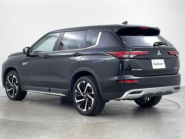 三菱 アウトランダー ＰＨＥＶ G 道央・札幌 2022(令4)年 2.9万km アメジストブラック ・ワンオーナー/・純正ナビ&BT&USB&AppleCarPlay/・アラウンドビューカメラ/・レーンキープ/・レーダークルーズコントロール/・サンルーフ/・衝突軽減ブレーキ/・ブラインドスポットモニター/・レーンキープアシスト/・フロントワイパーデアイサー/・ハーフレザー/・シートヒーター/・ステアリングヒーター/・ダウンヒルアシストコントロール/・パワーバックドア/・純正ETC2.0/・パドルシフト/・電動パーキングブレーキ/・ブレーキホールド/・純正20インチアルミホイール/・純正フロアマット/・AC100V電源1500W/・革巻きステアリング/・サイドアンダーガーニッシュ/・防眩ミラー