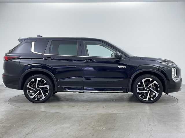 三菱 アウトランダー ＰＨＥＶ G 道央・札幌 2022(令4)年 2.9万km アメジストブラック ・ワンオーナー/・純正ナビ&BT&USB&AppleCarPlay/・アラウンドビューカメラ/・レーンキープ/・レーダークルーズコントロール/・サンルーフ/・衝突軽減ブレーキ/・ブラインドスポットモニター/・レーンキープアシスト/・フロントワイパーデアイサー/・ハーフレザー/・シートヒーター/・ステアリングヒーター/・ダウンヒルアシストコントロール/・パワーバックドア/・純正ETC2.0/・パドルシフト/・電動パーキングブレーキ/・ブレーキホールド/・純正20インチアルミホイール/・純正フロアマット/・AC100V電源1500W/・革巻きステアリング/・サイドアンダーガーニッシュ/・防眩ミラー