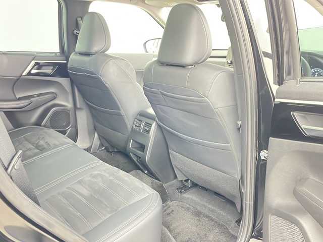三菱 アウトランダー ＰＨＥＶ G 道央・札幌 2022(令4)年 2.9万km アメジストブラック ・ワンオーナー/・純正ナビ&BT&USB&AppleCarPlay/・アラウンドビューカメラ/・レーンキープ/・レーダークルーズコントロール/・サンルーフ/・衝突軽減ブレーキ/・ブラインドスポットモニター/・レーンキープアシスト/・フロントワイパーデアイサー/・ハーフレザー/・シートヒーター/・ステアリングヒーター/・ダウンヒルアシストコントロール/・パワーバックドア/・純正ETC2.0/・パドルシフト/・電動パーキングブレーキ/・ブレーキホールド/・純正20インチアルミホイール/・純正フロアマット/・AC100V電源1500W/・革巻きステアリング/・サイドアンダーガーニッシュ/・防眩ミラー