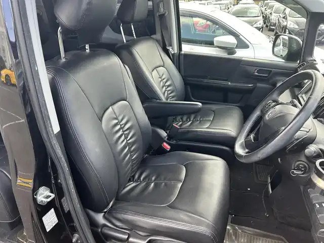 ホンダ ステップワゴン スパーダ S 高知県 2011(平23)年 10.5万km プレミアムブラキッシュパール スマートキー/ビルトインETC/7インチ純正ナビ/ワンセグテレビ/Bluetooth/シートカバ‐/社外AW/ディスチャージヘッドライト