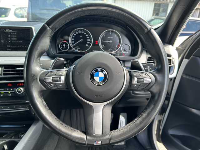 ＢＭＷ Ｘ５ xDrive 35d Mスポーツ 兵庫県 2016(平28)年 6.3万km 白 サンルーフ/純正ナビ/(CD/DVD/BT/USB/AUX)/後席モニター2台/フルセグTV/ETC/フロント/バックカメラ/衝突軽減ブレーキ/レーダークルーズコントロール/コーナーセンサー/パドルシフト/前後ドライブレコーダー/電動リアゲート/フルレザーシート/前席シートヒーター/前席パワーシート/パワーシート機能メモリー2/LEDヘッドライト/オートライト/フォグランプ/電動パーキングブレーキ/オートホールド/革巻きステアリング/ステアリングリモコン/スマートキー/電動格納ミラー/純正ドアバイザー/純正アルミ19インチ