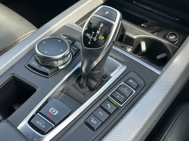 ＢＭＷ Ｘ５ xDrive 35d Mスポーツ 兵庫県 2016(平28)年 6.3万km 白 サンルーフ/純正ナビ/(CD/DVD/BT/USB/AUX)/後席モニター2台/フルセグTV/ETC/フロント/バックカメラ/衝突軽減ブレーキ/レーダークルーズコントロール/コーナーセンサー/パドルシフト/前後ドライブレコーダー/電動リアゲート/フルレザーシート/前席シートヒーター/前席パワーシート/パワーシート機能メモリー2/LEDヘッドライト/オートライト/フォグランプ/電動パーキングブレーキ/オートホールド/革巻きステアリング/ステアリングリモコン/スマートキー/電動格納ミラー/純正ドアバイザー/純正アルミ19インチ