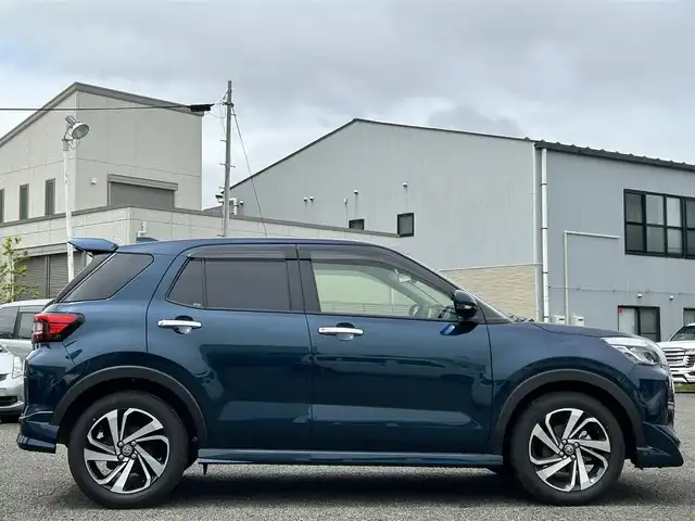 トヨタ ライズ Z 宮城県 2023(令5)年 0.7万km レーザーブルークリスタルシャイン レーダークルーズコントロール/ドライブレコーダー前後/社外ナビ(KENWOOD)/ＭＯＤＥＬＬＩＳＴＡ（ＬＥＤメタルガーニッシュ）/フルセグＴＶ/オートライト/ブラインドスポットモニター/プリクラッシュセーフティ/レーンキープアシスト/横滑り防止装置/アイドリングストップ/DVD/CD/FM/AM/HDMI/USB/Bluetooth/D/N席シートヒーター/プッシュスタート/ETC2.0/スマートキー/純正フロアマット/純正AW