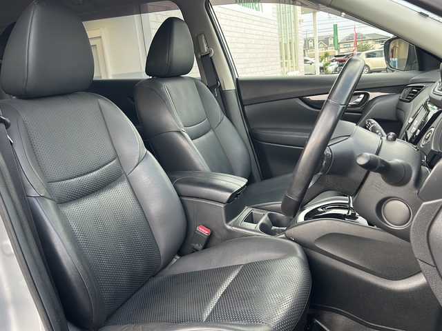 日産 エクストレイル 20X 栃木県 2017(平29)年 5.6万km ブリリアントシルバー 純正SDナビ/Bluetooth CD DVD /TV フルセグ/バックカメラ/電動バックドア/ドアバイザー/スマートスペアキー/ハーフレザーシート/ドライブレコーダー/ETC/純正18インチアルミホイール/純正フロアマット/コーナーセンサー/オートライト/LEDヘッドライト/衝突被害軽減システム/取扱説明書
