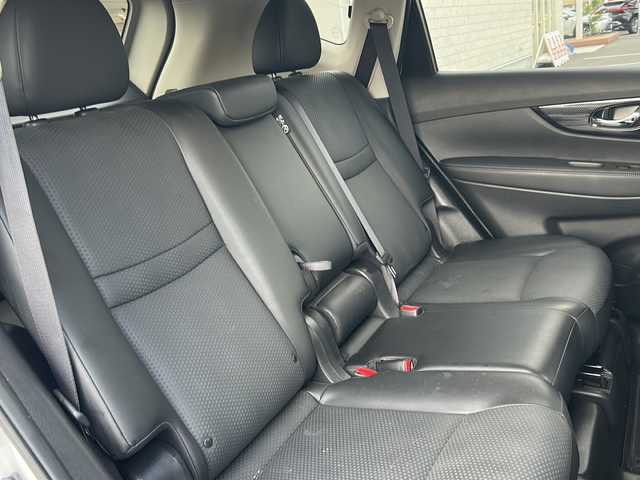 日産 エクストレイル 20X 栃木県 2017(平29)年 5.6万km ブリリアントシルバー 純正SDナビ/Bluetooth CD DVD /TV フルセグ/バックカメラ/電動バックドア/ドアバイザー/スマートスペアキー/ハーフレザーシート/ドライブレコーダー/ETC/純正18インチアルミホイール/純正フロアマット/コーナーセンサー/オートライト/LEDヘッドライト/衝突被害軽減システム/取扱説明書