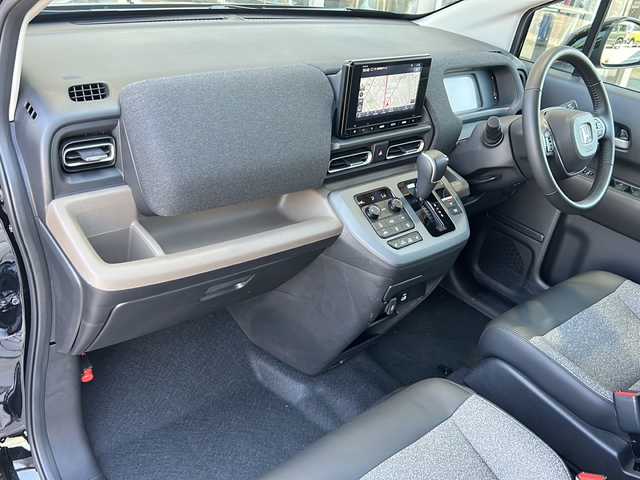 ホンダ フリード ハイブリット e:HEV AIR EX 愛知県 2024(令6)年 0.1万km クリスタルブラックパール ホンダセンシング/・衝突軽減ブレーキ /・誤発進抑制機能/・歩行者事故低減ステアリング/・路外逸脱抑制機能/・先行車追従機能/・標識認識機能/純正ナビ/・ラジオ/・フルセグTV/ipod/Bluetooth/USB/主要装備/・両側パワースライドドア　/・レーダークルーズコントロール　/・バックカメラ　/・ＥＴＣ　/・アイドリングストップ　/・純正アルミホイール　/・ＬＥＤヘッドライト　/・ＢＳＭ/・オートホールド/・ステアリングリモコン/・プッシュスタート/・スマートキー/・オートライト