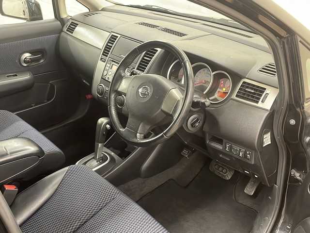 日産 ティーダ 15M FOUR 道央・札幌 2010(平22)年 10.9万km 黒 純正オーディオ/4WD/純正フロアマット/ETC