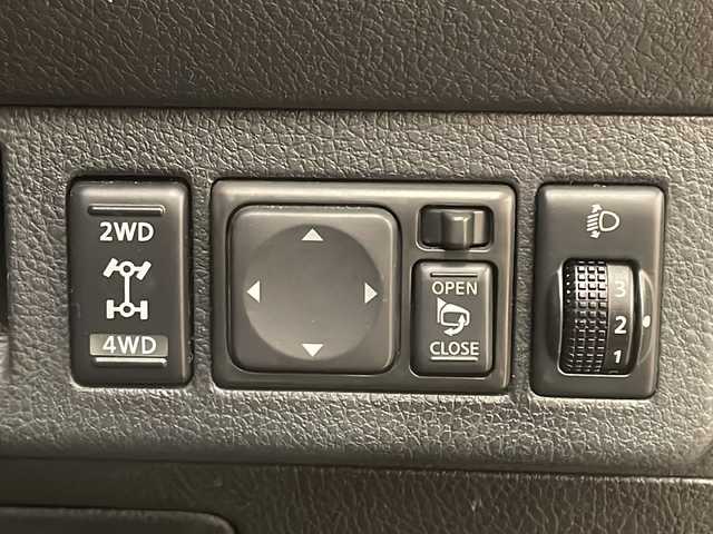 日産 ティーダ 15M FOUR 道央・札幌 2010(平22)年 10.9万km 黒 純正オーディオ/4WD/純正フロアマット/ETC