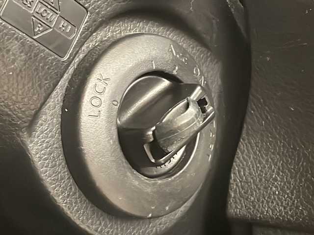 日産 ティーダ 15M FOUR 道央・札幌 2010(平22)年 10.9万km 黒 純正オーディオ/4WD/純正フロアマット/ETC