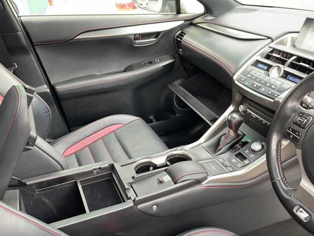 レクサス ＮＸ 200t Fスポーツ 東京都 2016(平28)年 9万km ソニッククォーツ 保証書/取扱説明書/R7年1年点検時記録簿/赤黒レザーシート/フロントシートヒーター・エアシート/前席パワーシート /ステアリングヒーター/サンルーフ/純正ナビフルセグTV/CD/DVD/SD/BT/バック/サイドカメラ/アイドリングストップ/プリクラッシュセーフティー/レーダークルーズコントロール/パドルシフト付き革巻きステアリング/パワーバックドア/ビルトインETC/純正18インチAW