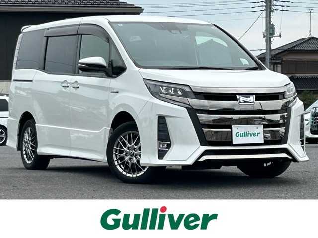 トヨタ ノア ハイブリッド Si ダブルバイビー 千葉県 2018(平30)年 6.6万km ホワイトパールクリスタルシャイン 純正9インチナビ/Bluetooth/CD/DVD/フルセグTV/バックカメラ/前後ドライブレコーダー/ETC2.0/両側パワースライドドア/クルーズコントロール/衝突被害軽減ブレーキ/レーンディパーチャアラート/先行車発信告知/オートハイビーム/スマートキー/プッシュスタート/ハーフレザーシート/前席シートヒーター/純正16インチアルミホイール/保証書・取扱説明書/ナビ取扱説明書