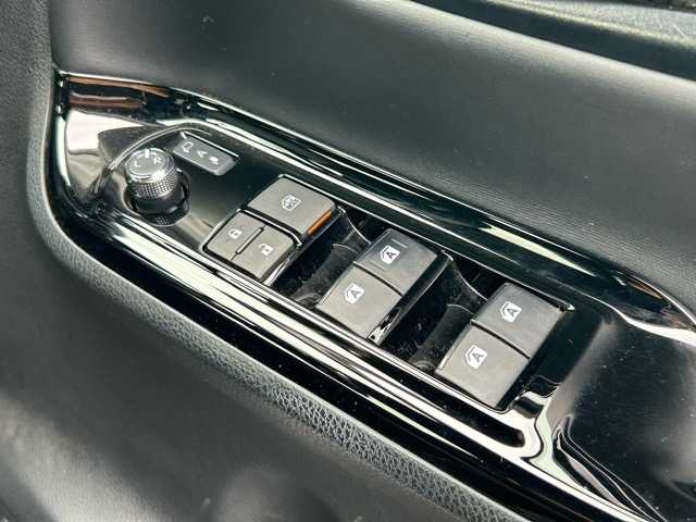 トヨタ ノア ハイブリッド Si ダブルバイビー 千葉県 2018(平30)年 6.6万km ホワイトパールクリスタルシャイン 純正9インチナビ/Bluetooth/CD/DVD/フルセグTV/バックカメラ/前後ドライブレコーダー/ETC2.0/両側パワースライドドア/クルーズコントロール/衝突被害軽減ブレーキ/レーンディパーチャアラート/先行車発信告知/オートハイビーム/スマートキー/プッシュスタート/ハーフレザーシート/前席シートヒーター/純正16インチアルミホイール/保証書・取扱説明書/ナビ取扱説明書