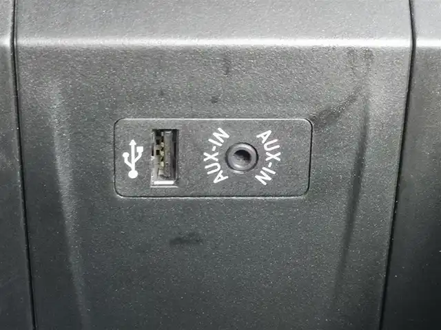 ＢＭＷ ２１８ｉ アクティブツアラー Mスポーツ 茨城県 2015(平27)年 9万km パール 純正ナビ/【CD・DVD・USB・BT・AUX・AM・FM】/ETC/Bカメラ/後方コーナーセンサー/アイドリングストップ/オートライト/Fフォグ/LEDヘッドライト/ステリモ/純正フロアマット/社外アルミホイール/横滑り防止装置/レーンキープアシスト/衝突被害軽減システム/MTモード付AT/プッシュスタート/スマートキー