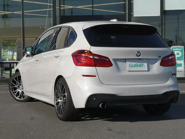 ＢＭＷ ２１８ｉ アクティブツアラー Mスポーツ 茨城県 2015(平27)年 9万km パール 純正ナビ/【CD・DVD・USB・BT・AUX・AM・FM】/ETC/Bカメラ/後方コーナーセンサー/アイドリングストップ/オートライト/Fフォグ/LEDヘッドライト/ステリモ/純正フロアマット/社外アルミホイール/横滑り防止装置/レーンキープアシスト/衝突被害軽減システム/MTモード付AT/プッシュスタート/スマートキー