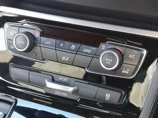 ＢＭＷ ２１８ｉ アクティブツアラー Mスポーツ 茨城県 2015(平27)年 9万km パール 純正ナビ/【CD・DVD・USB・BT・AUX・AM・FM】/ETC/Bカメラ/後方コーナーセンサー/アイドリングストップ/オートライト/Fフォグ/LEDヘッドライト/ステリモ/純正フロアマット/社外アルミホイール/横滑り防止装置/レーンキープアシスト/衝突被害軽減システム/MTモード付AT/プッシュスタート/スマートキー